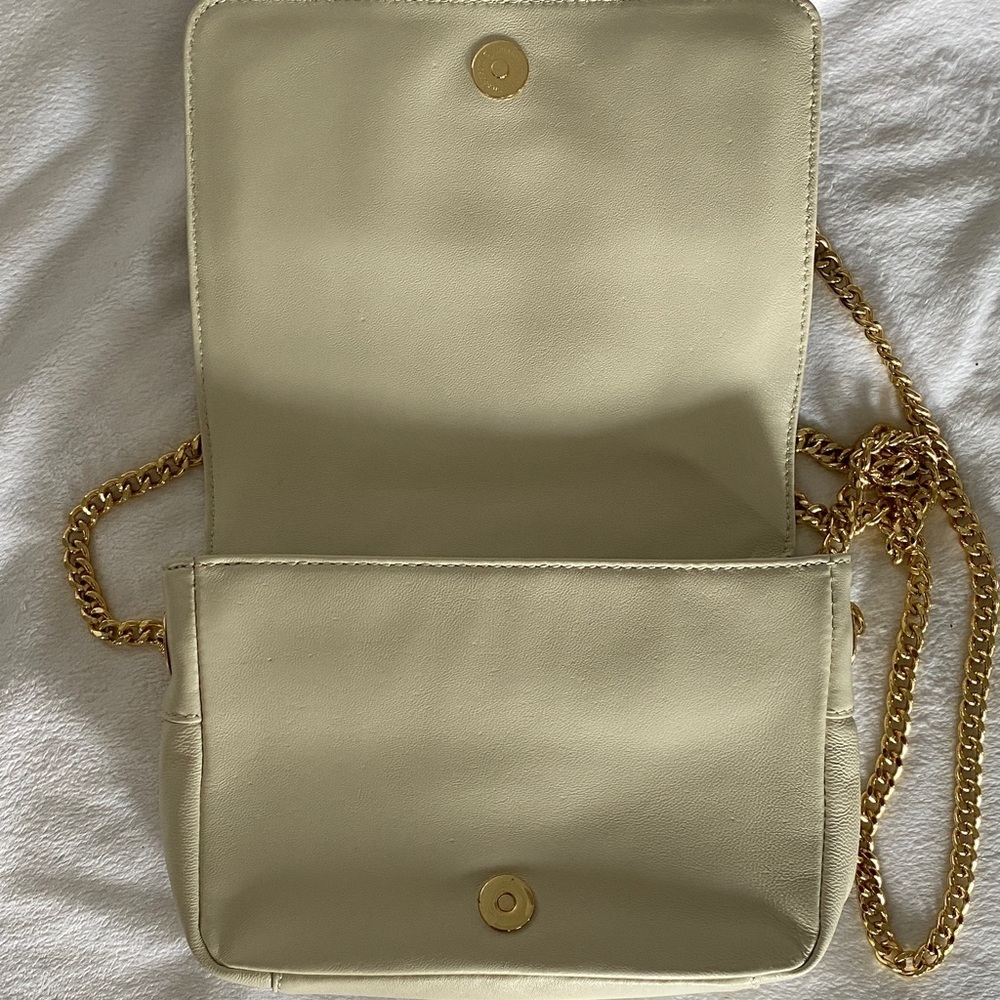 Badgley Mischka Cream and Black Crossbody Bag with Gold Chain - Picture 5 of 8